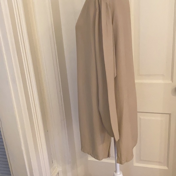 Elegant tunic top by Nipon Studio, size 10, so stylish and chic, slits on side - Picture 5 of 8